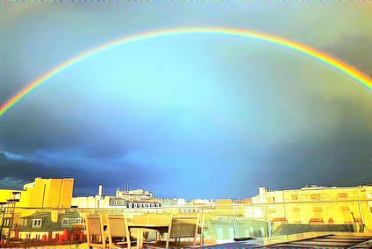 Espace de coworking avec vue panoramique sur Paris depuis le 9ème arrondissement