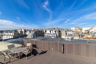 Bureaux privés et espaces partagés avec vue sur les toits de Paris