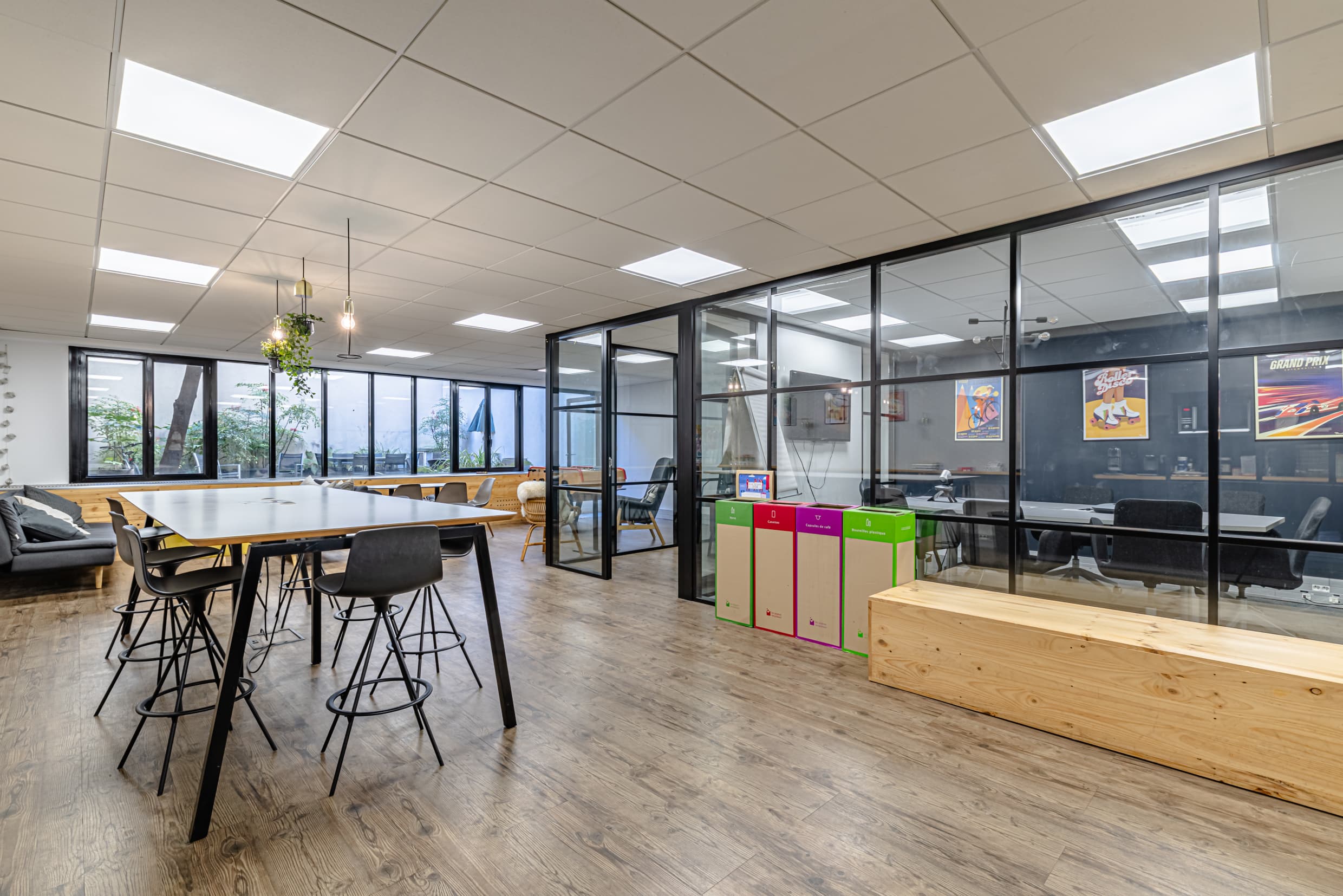 Espace détente avec terrasse aménagée