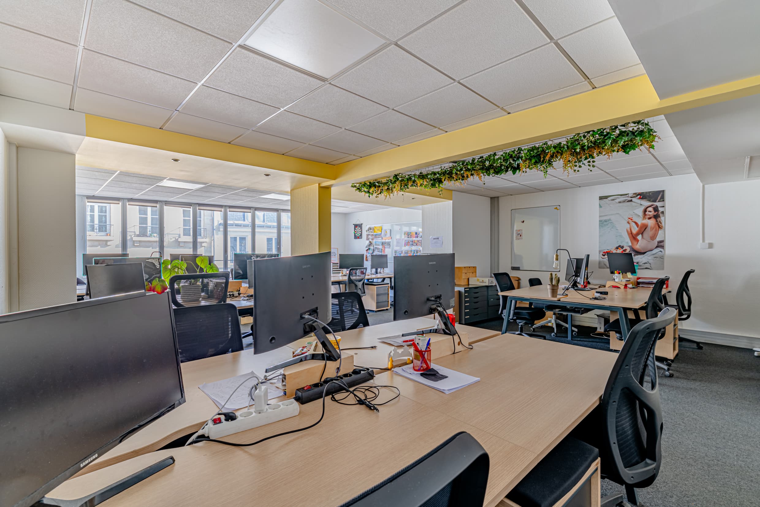 Espaces de travail design et lumineux