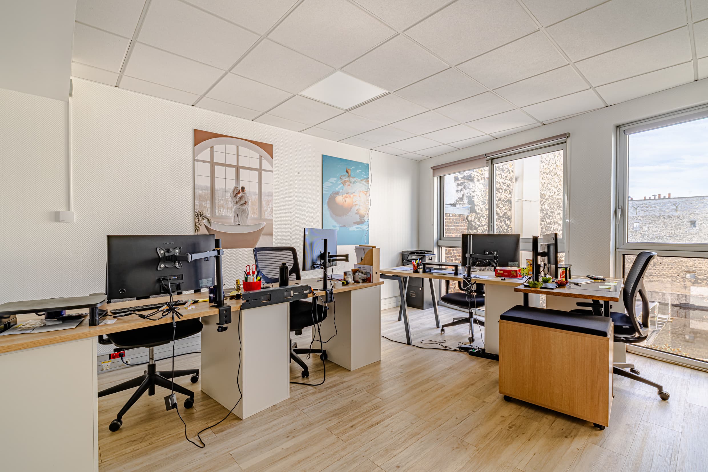 Espaces de travail design et lumineux